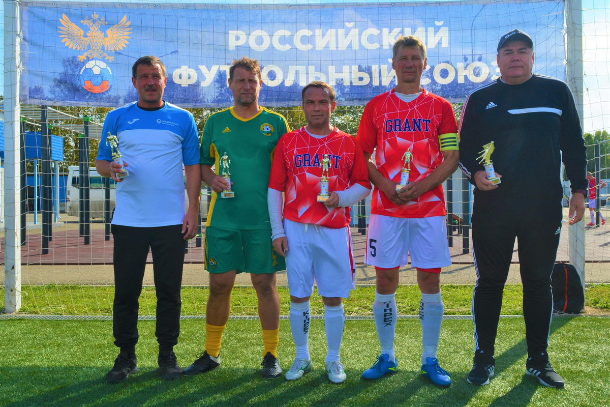 Лучшие игроки финала России 2022 по футболу среди ветеранов 50 лет и старше
