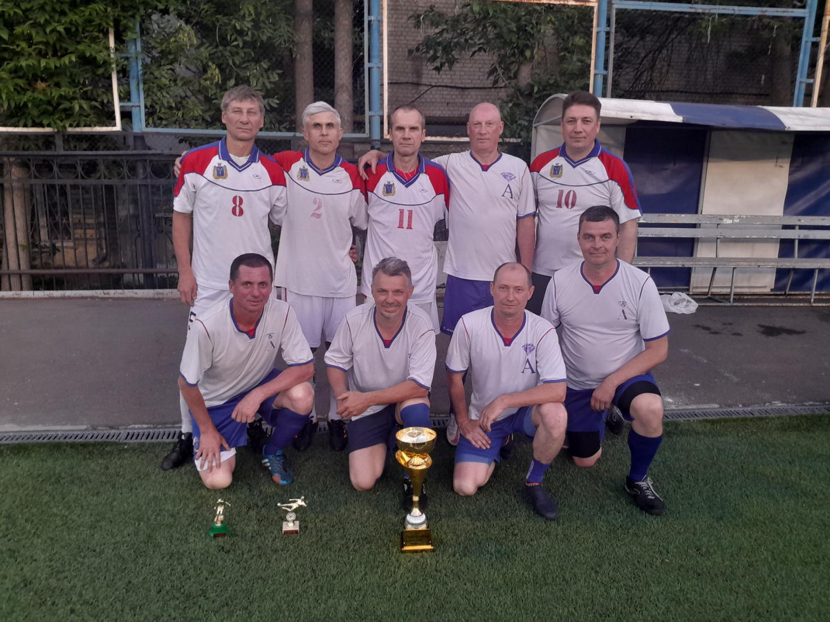 Команда «Колобки» - Победитель первенства Энгельса 50+ 2023/24 года по футболу 6х6.
